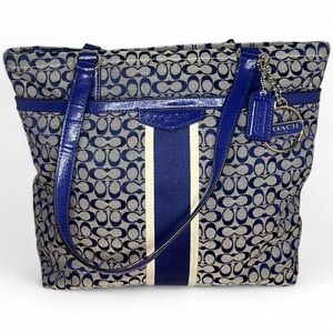 VINTAGE - COACH SIGNATURE STRIPE TOTE F27008
- Y2K SILVER/NAVY BLUE PURSE BAG